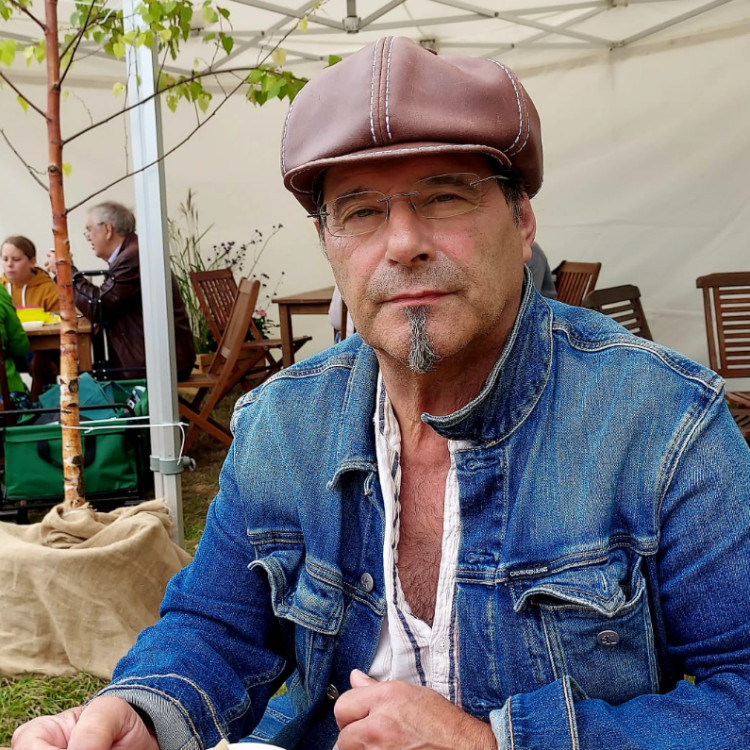 Peter Lewis